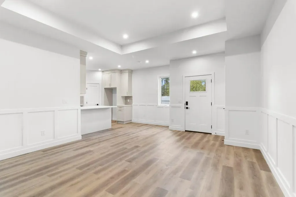 5463 55 Avenue Lacombe AB T4L 1M1
