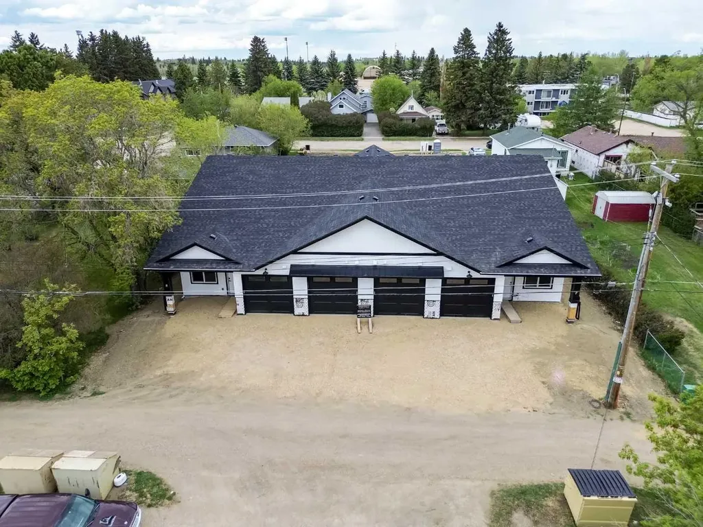 5463 55 Avenue Lacombe AB T4L 1M1