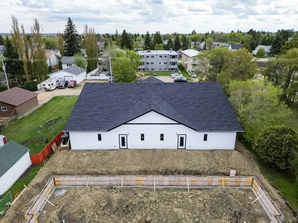 5463 55 Avenue Lacombe AB T4L 1M1
