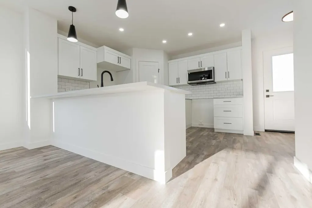 8558 72 Avenue Grande Prairie AB T8X 0N9