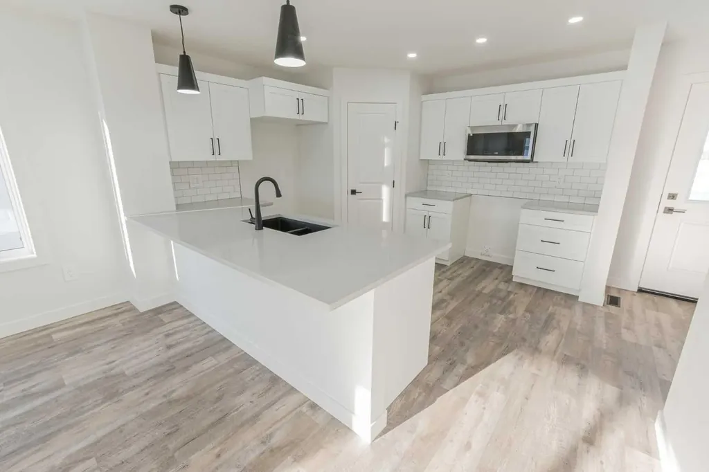 8558 72 Avenue Grande Prairie AB T8X 0N9