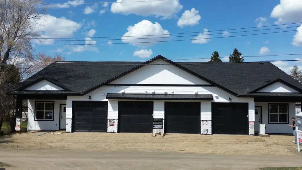5463 55 Avenue Lacombe AB T4L 1M1