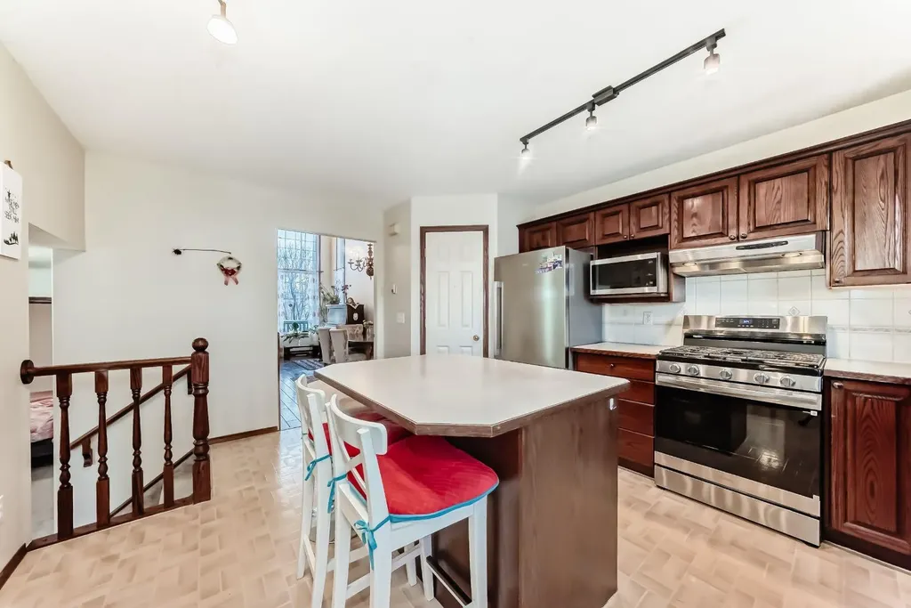 3708 Douglas Ridge Way SE Calgary AB T2Z 3B6