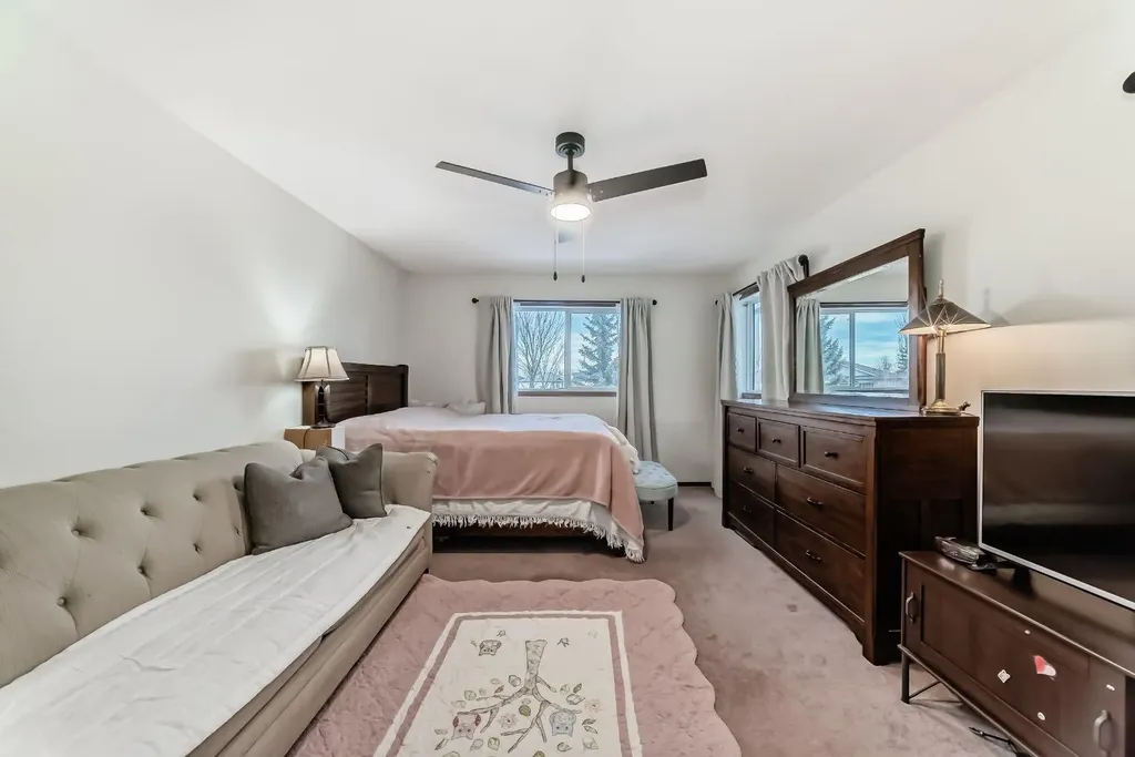 3708 Douglas Ridge Way SE Calgary AB T2Z 3B6