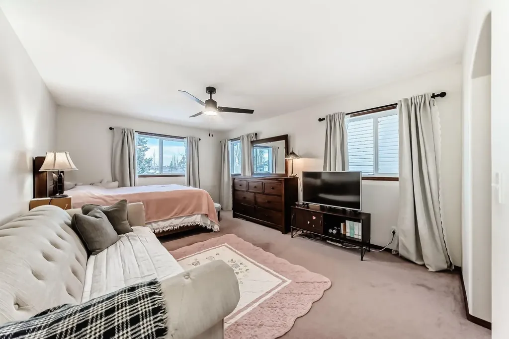 3708 Douglas Ridge Way SE Calgary AB T2Z 3B6