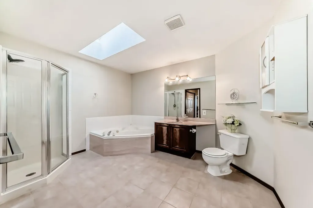 3708 Douglas Ridge Way SE Calgary AB T2Z 3B6
