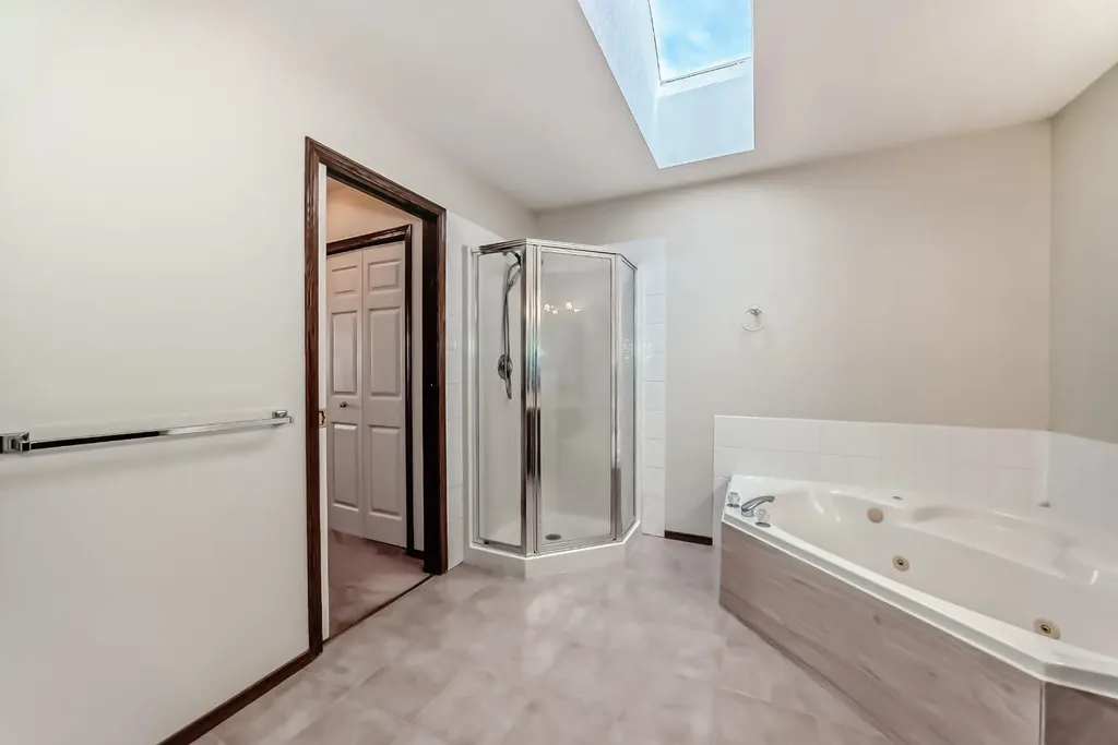 3708 Douglas Ridge Way SE Calgary AB T2Z 3B6