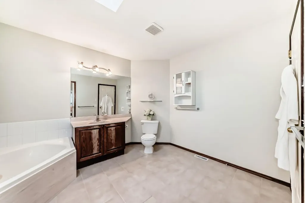 3708 Douglas Ridge Way SE Calgary AB T2Z 3B6
