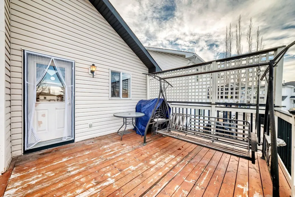 3708 Douglas Ridge Way SE Calgary AB T2Z 3B6