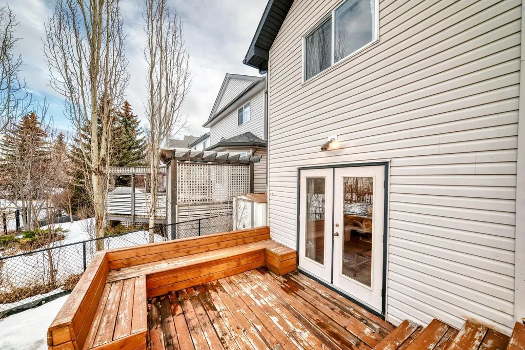 3708 Douglas Ridge Way SE Calgary AB T2Z 3B6
