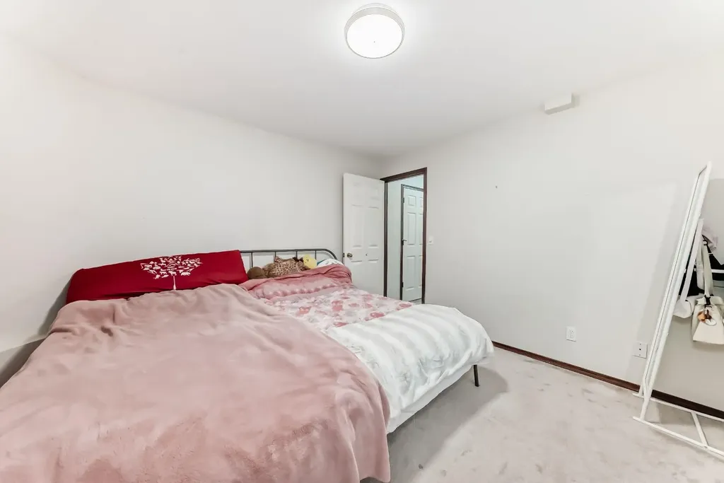 3708 Douglas Ridge Way SE Calgary AB T2Z 3B6