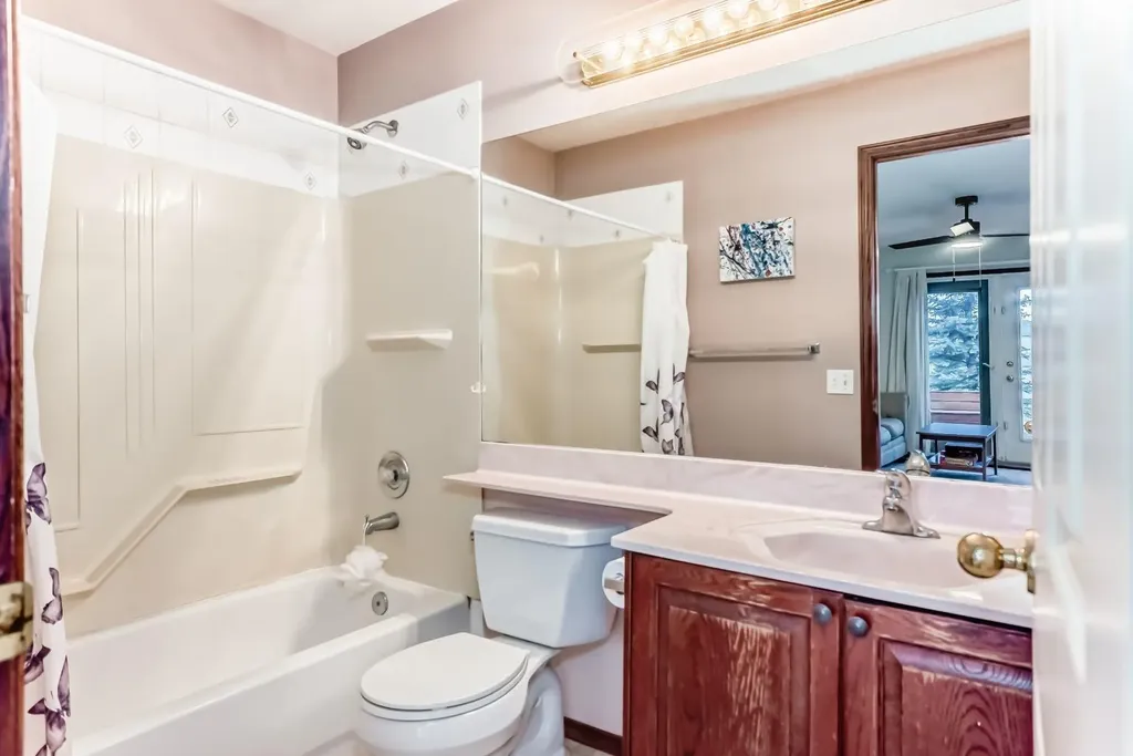3708 Douglas Ridge Way SE Calgary AB T2Z 3B6
