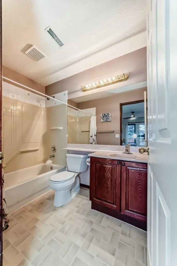 3708 Douglas Ridge Way SE Calgary AB T2Z 3B6
