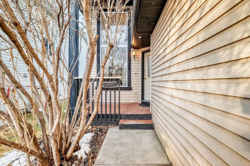 3708 Douglas Ridge Way SE Calgary AB T2Z 3B6
