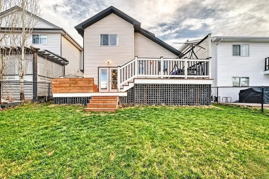 3708 Douglas Ridge Way SE Calgary AB T2Z 3B6