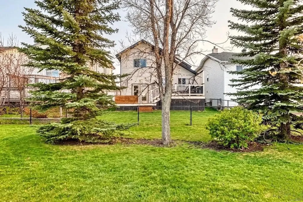 3708 Douglas Ridge Way SE Calgary AB T2Z 3B6