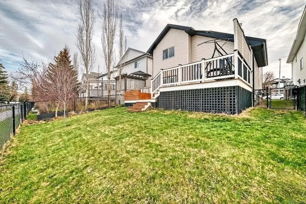 3708 Douglas Ridge Way SE Calgary AB T2Z 3B6
