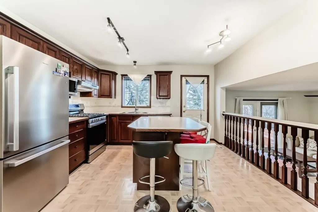 3708 Douglas Ridge Way SE Calgary AB T2Z 3B6