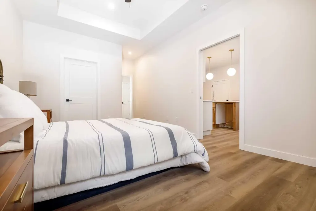 5463 55 Avenue Lacombe AB T4L 1M1