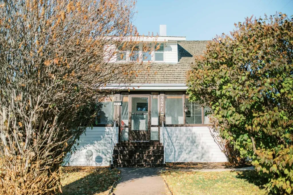 221 4th Avenue S Big Valley AB T0J 0G0