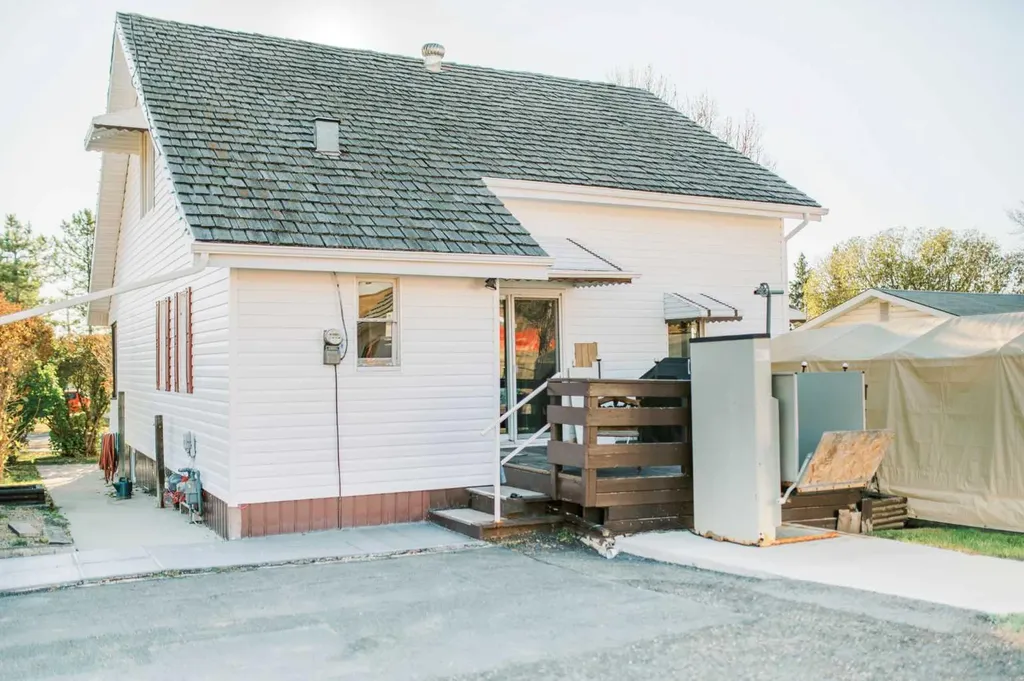 221 4th Avenue S Big Valley AB T0J 0G0