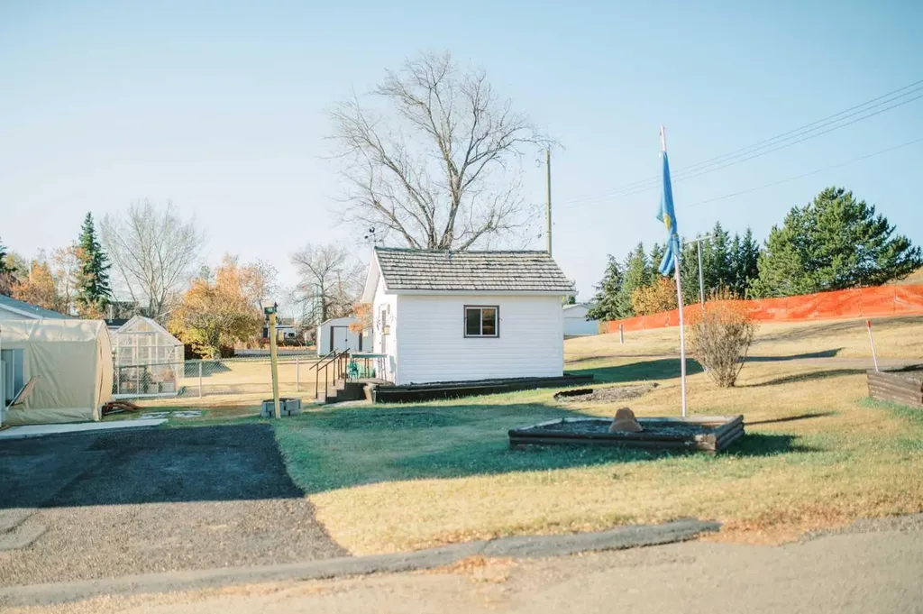 221 4th Avenue S Big Valley AB T0J 0G0