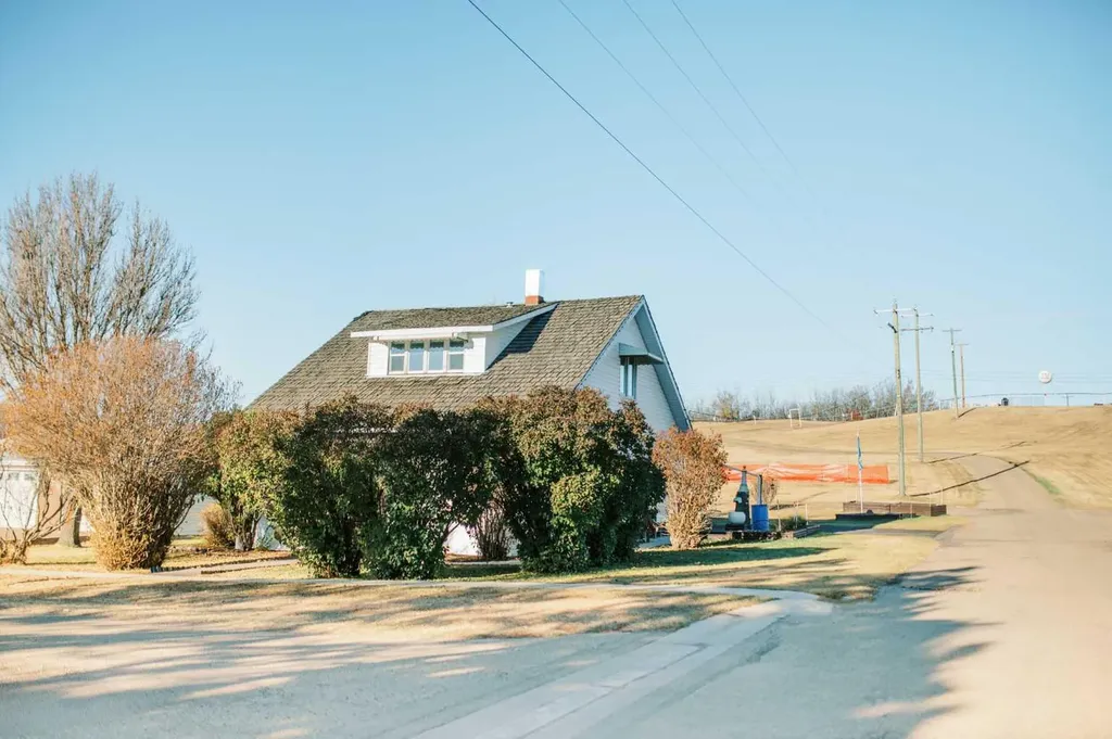 221 4th Avenue S Big Valley AB T0J 0G0