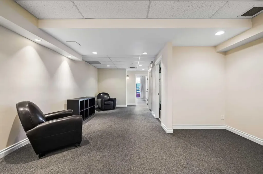 138 18 Avenue SE Calgary AB T2G 5P9