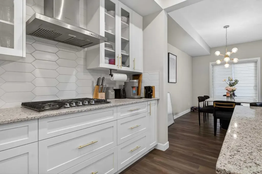 66 Belmont Manor SW Calgary AB T2X 5E4