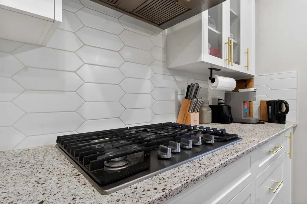 66 Belmont Manor SW Calgary AB T2X 5E4