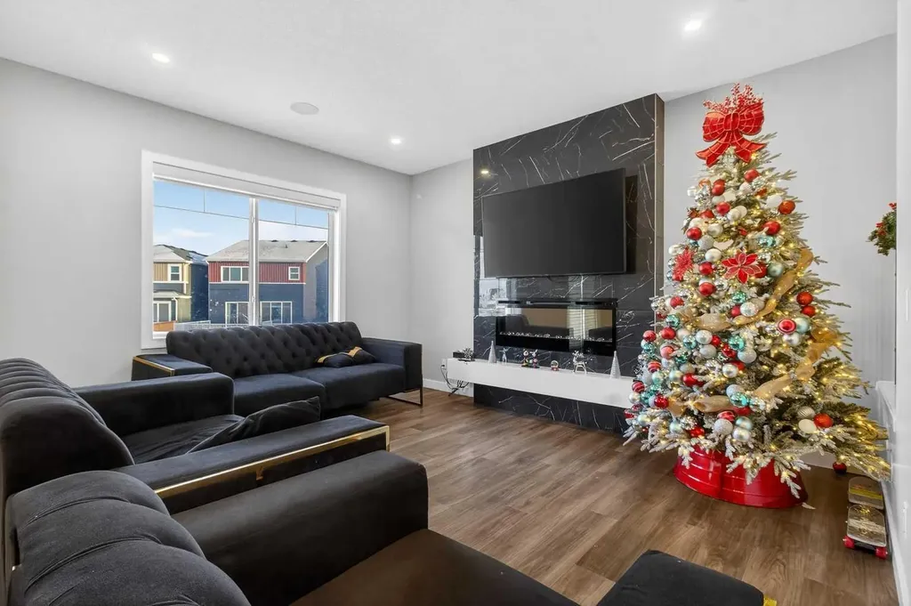 66 Belmont Manor SW Calgary AB T2X 5E4