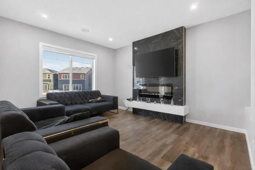 66 Belmont Manor SW Calgary AB T2X 5E4