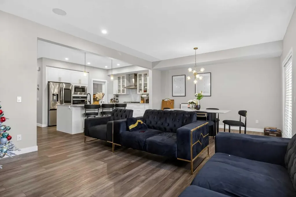 66 Belmont Manor SW Calgary AB T2X 5E4