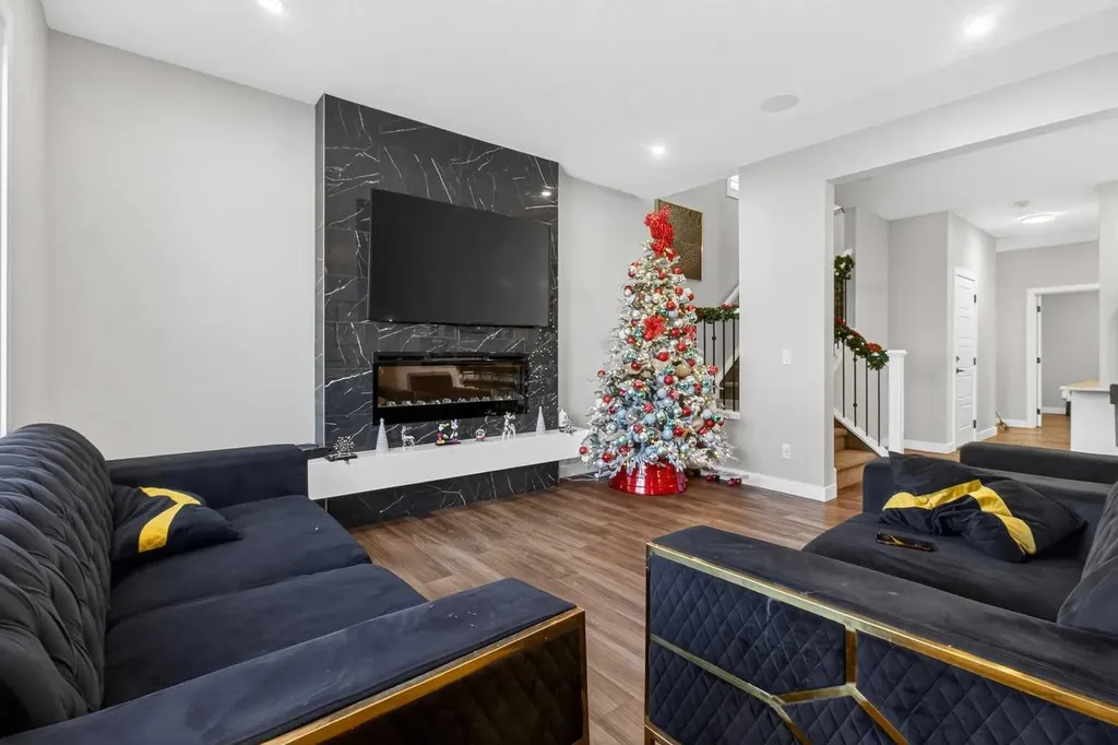 66 Belmont Manor SW Calgary AB T2X 5E4