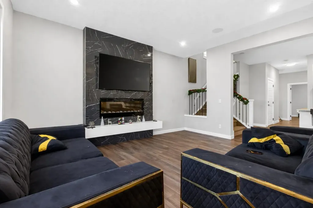 66 Belmont Manor SW Calgary AB T2X 5E4