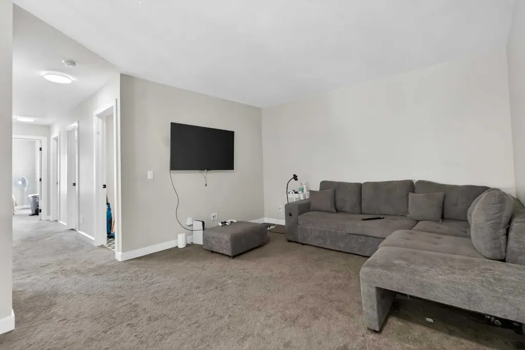 66 Belmont Manor SW Calgary AB T2X 5E4