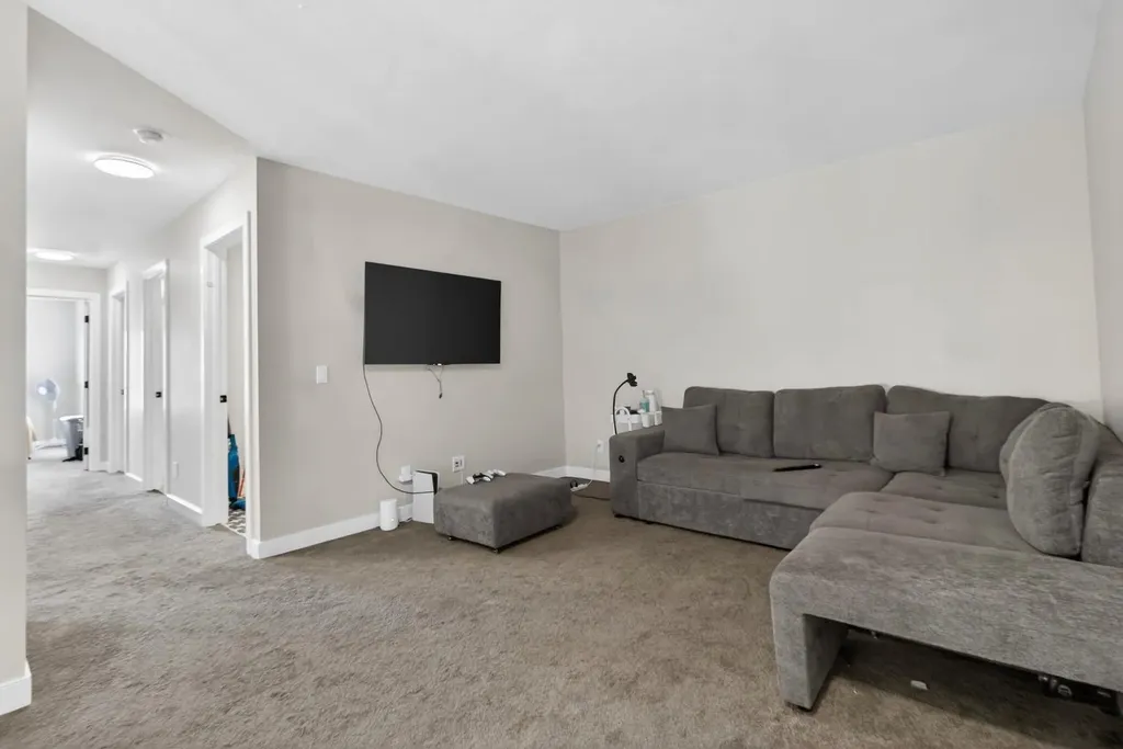 66 Belmont Manor SW Calgary AB T2X 5E4
