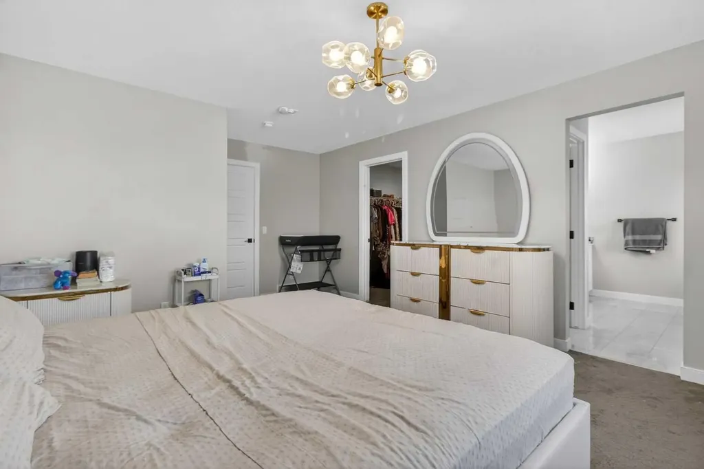 66 Belmont Manor SW Calgary AB T2X 5E4