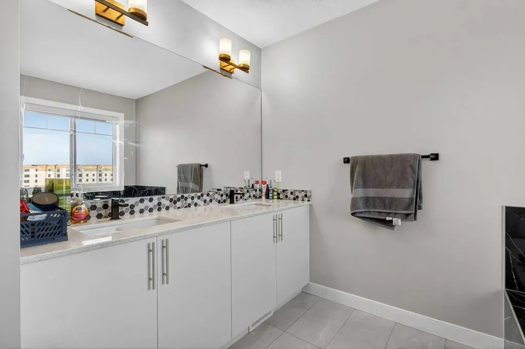 66 Belmont Manor SW Calgary AB T2X 5E4