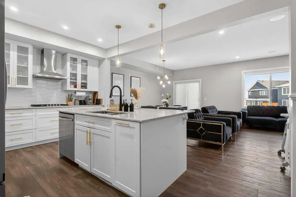 66 Belmont Manor SW Calgary AB T2X 5E4