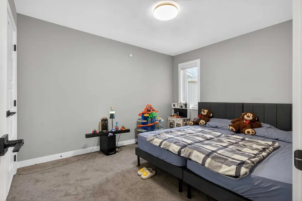 66 Belmont Manor SW Calgary AB T2X 5E4