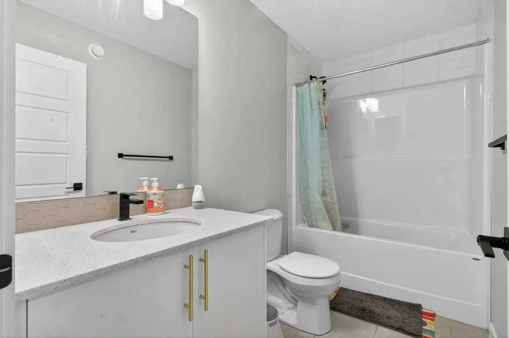 66 Belmont Manor SW Calgary AB T2X 5E4