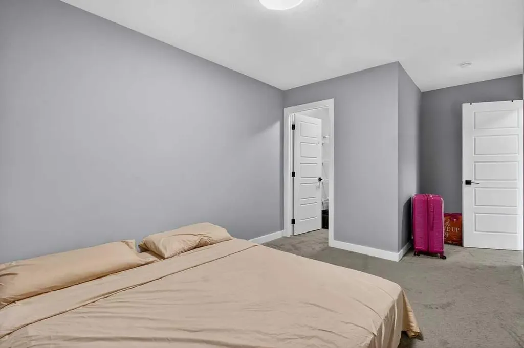 66 Belmont Manor SW Calgary AB T2X 5E4