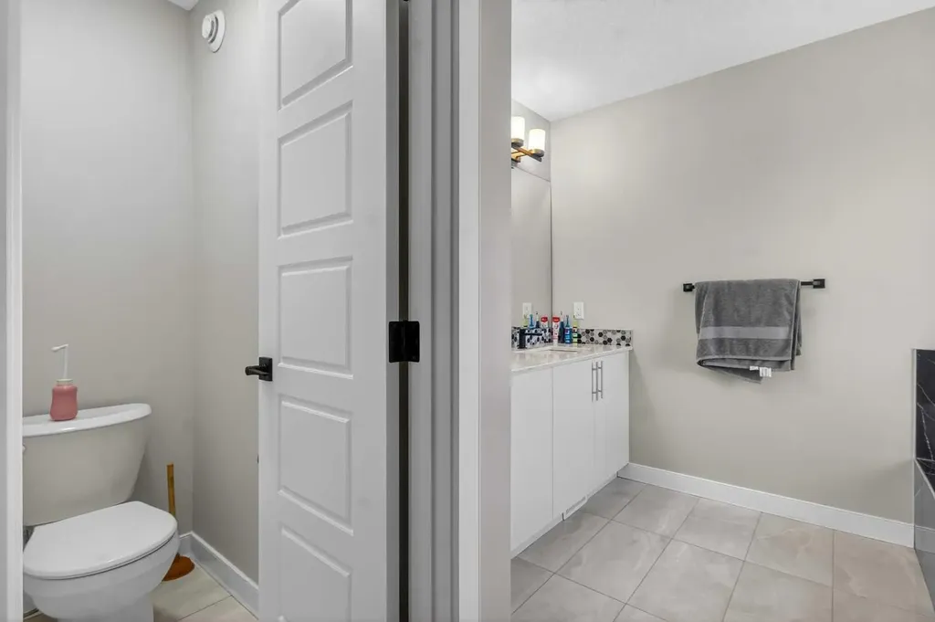 66 Belmont Manor SW Calgary AB T2X 5E4