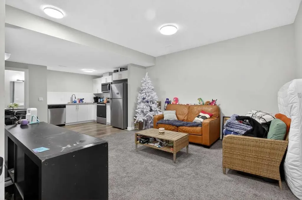 66 Belmont Manor SW Calgary AB T2X 5E4