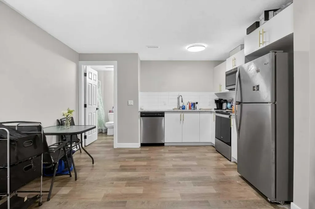 66 Belmont Manor SW Calgary AB T2X 5E4