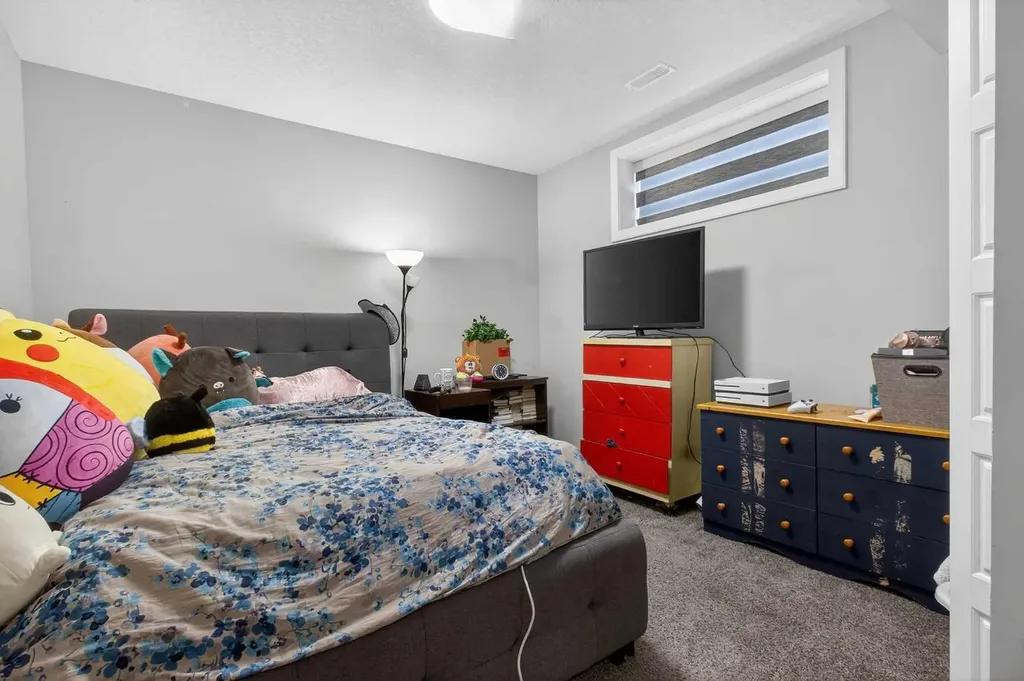 66 Belmont Manor SW Calgary AB T2X 5E4