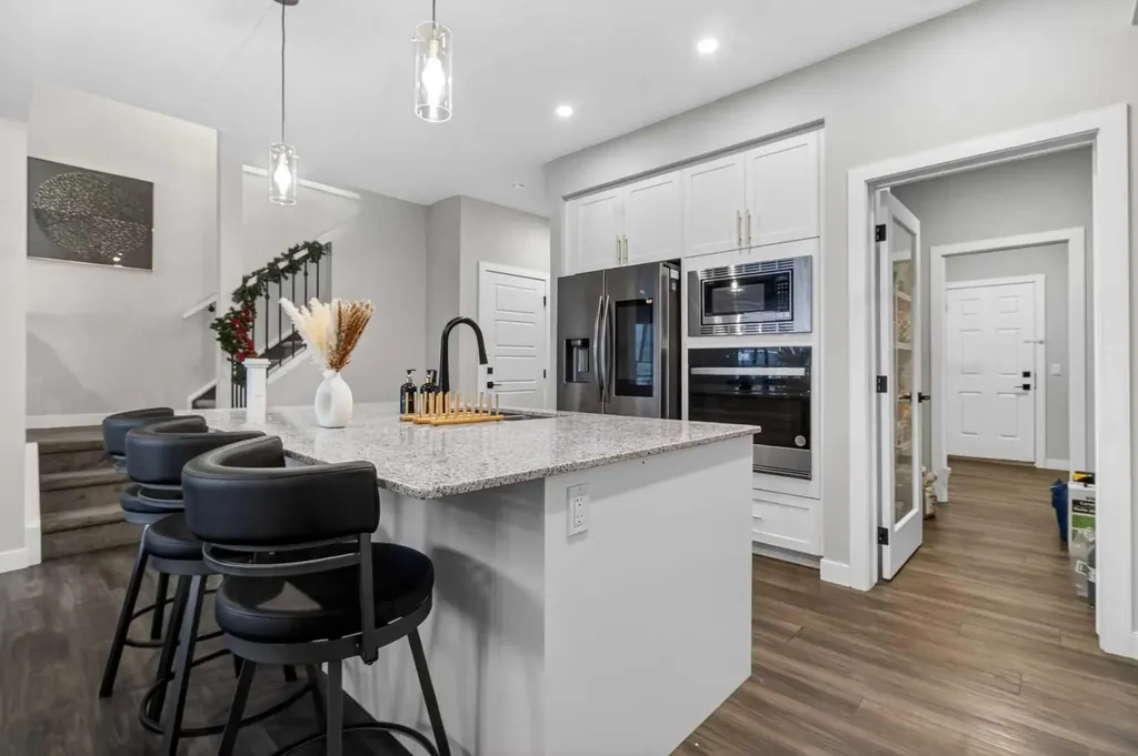 66 Belmont Manor SW Calgary AB T2X 5E4