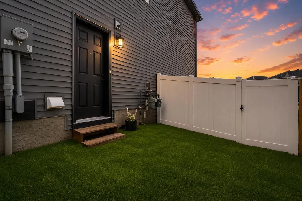 66 Belmont Manor SW Calgary AB T2X 5E4