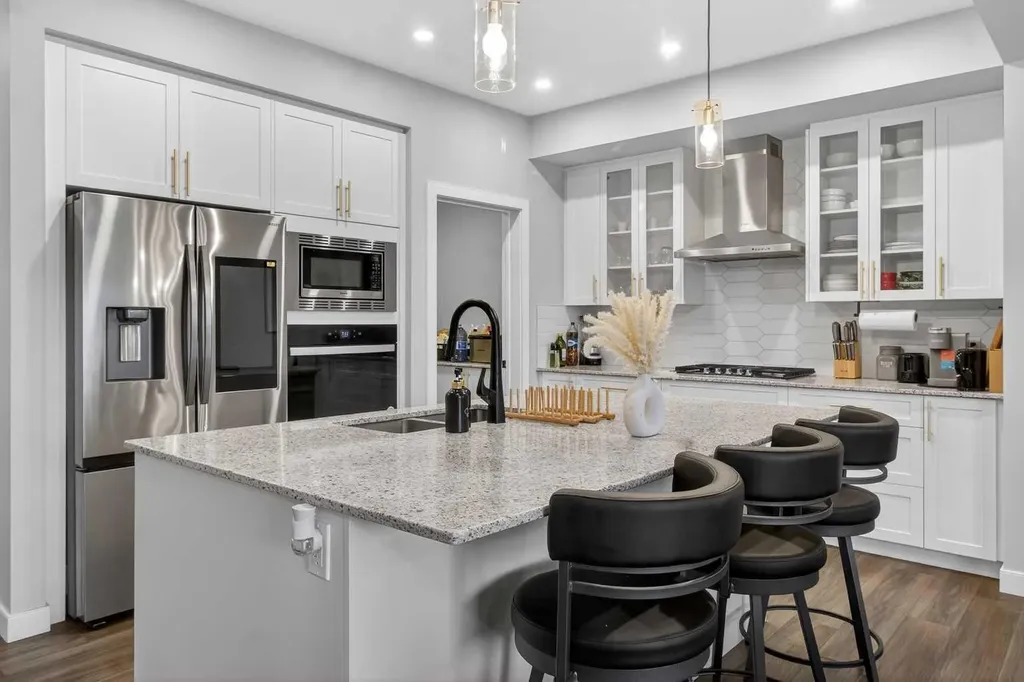 66 Belmont Manor SW Calgary AB T2X 5E4